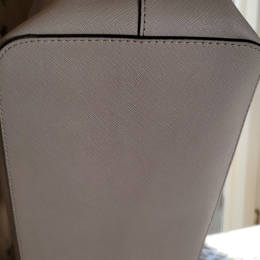 Handbag - Picture 4 of 8
